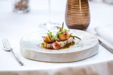 Pressé de poulet "Patte Noire" de La Gruyère et Jambon de la Borne AOP en aigre-doux et vinaigrette au vin cuit