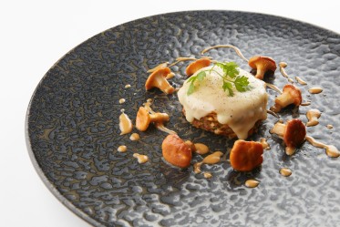 Gâteau de crêpes et chanterelles et Vacherin Fribourgeois AOP
