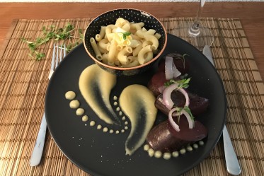 Boudin noir, cornettes et compote de pommes 