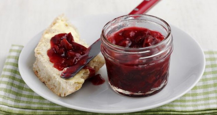 Confiture de pruneaux à la cannelle