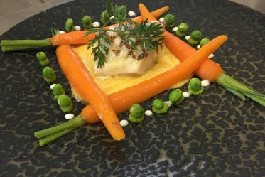 Sandre du Lac de la Gruyère grillé au jus de carottes, gingembre et petits pois